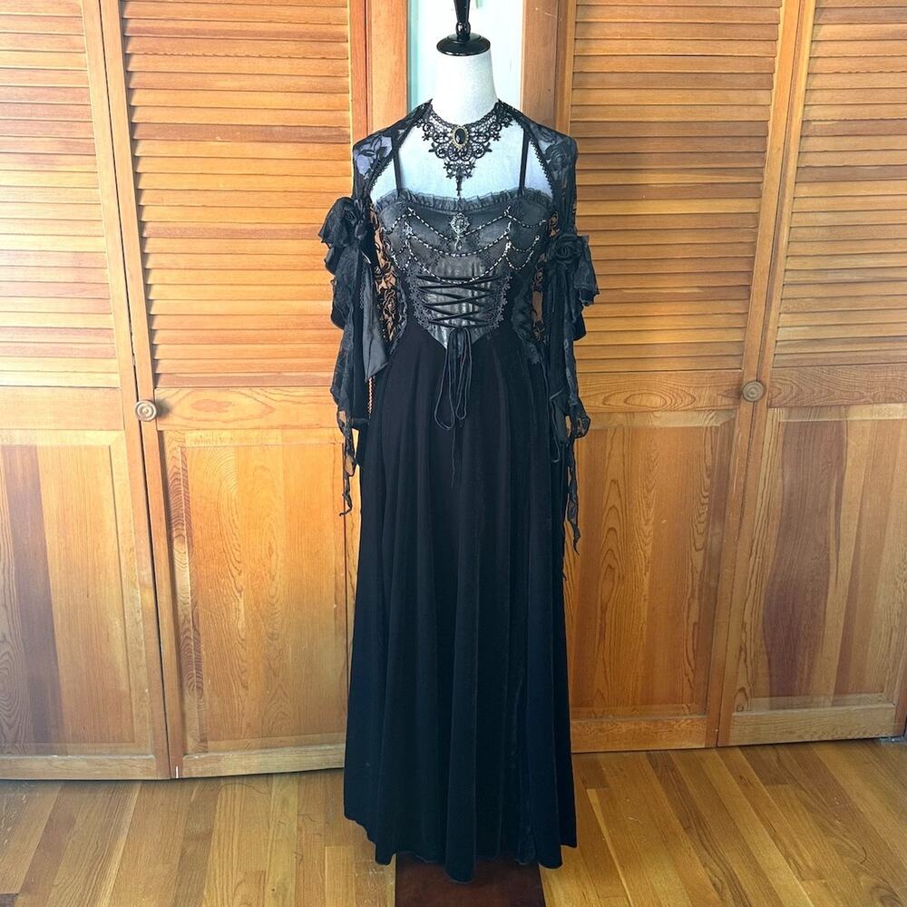 Devil Fashion Gothic Victorian Vampire In the Cover of the Night Black Dress